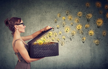 不同物种之间生物与环境之间的共同进化是形成生物多样性的原因